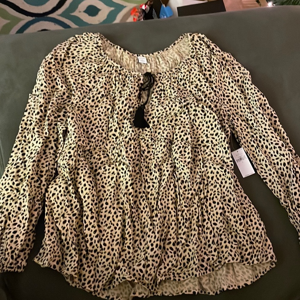 Old Navy leopard print top. NWT. Long sleeve with tassels. Size Large